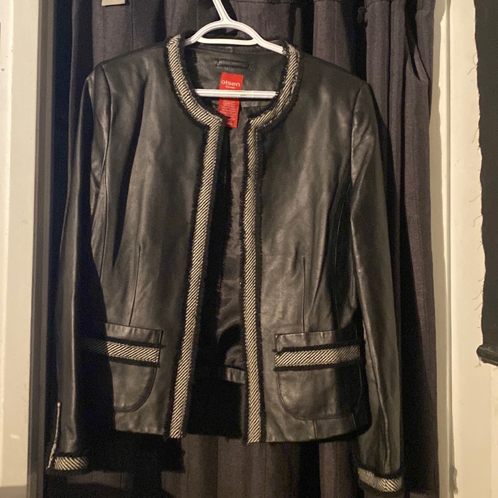 Olsen cropped black leather blazer jacket NWOT with white details